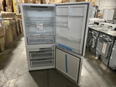 31" Avantgarde 2 Doors 17 cu ft. Bottom Mount Refrigerator in White -  ARBM172WE