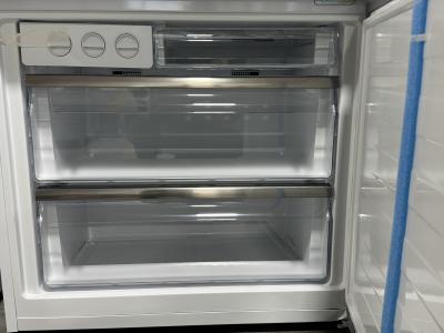 31" Avantgarde 2 Doors 17 cu ft. Bottom Mount Refrigerator in White -  ARBM172WE