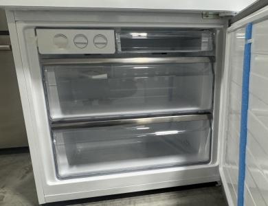 31" Avantgarde 2 Doors 17 cu ft. Bottom Mount Refrigerator in White -  ARBM172WE
