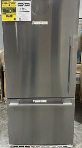32" Fisher & Paykel 17 Cu. Ft. ActiveSmart Counter Depth Bottom Freezer Refrigerator - RF170WDLX5 N