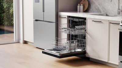 24" Bosch 300 Series Dishwasher in Black - SHP53EM6N