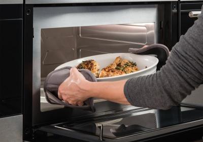 30" Wolf E Series Transitional Drop-Down Door Microwave Oven - MDD3050TE/S/T