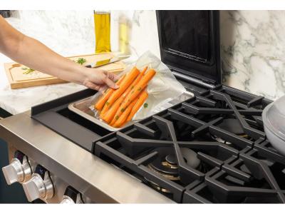 48" Signature Kitchen Suite Dual-Fuel Pro Rangetop with Sous Vide and Induction - SKSRT480SIS